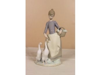 Lladro Porcelain Figurine Pacing The Ducks No. 1306, Sculptor: Fulgencio Garca