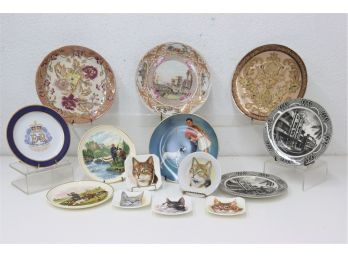 Collection Of Decorative And Commemorative Plates - CATS, And Rockwell,  Kent Barton, QEII Jubilee, Etc.