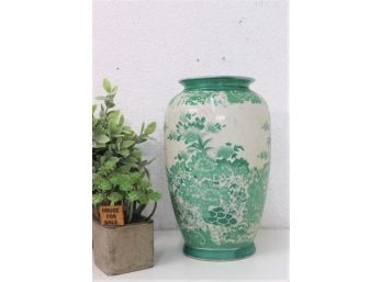 Famille Verte Chinese Export Porcelain Broad Amphora Style Vase