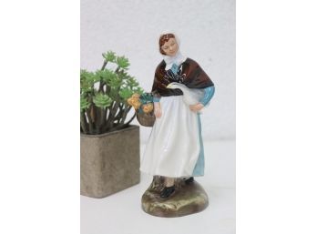 Royal Doulton Country Lass H.M. 1991 Figurine