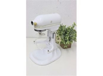 Vintage White KitchenAid Heavy Duty Stand Mixer With Dough Hook  NO BOWLS