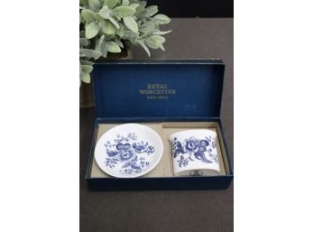 'Blue Sprays' Bone China Collector Boxed Set: Reproduction Of Early Royal Worcester Plate & Vase