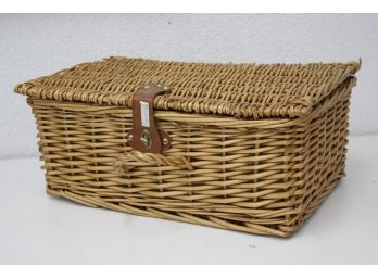Wicker Picnic Basket With Vera Bradley Graphic Stripes Tray And Napkins, With Plates, Mugs, Utensils For 4