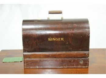 Vintage Table Top Singer Sewing Machine With Case Not Working