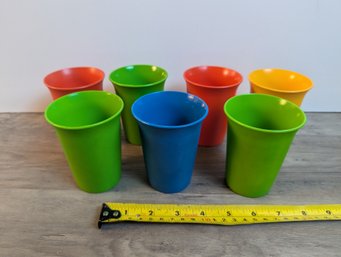 7 Tupperware Cups