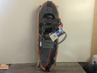 New Snowshoes - Yukon Charlies 825 Fast Fit II Adventure Set With Poles And Bag