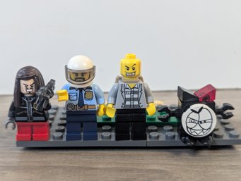 4 Lego Minifigures - Unknown Sets