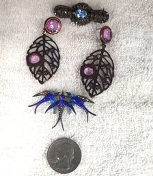 Costume Jewelry - Art Deco Earrings And 2 Pins