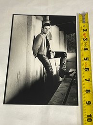 Photograph Of Robert Gordon - Standing Against Wall (European Set)