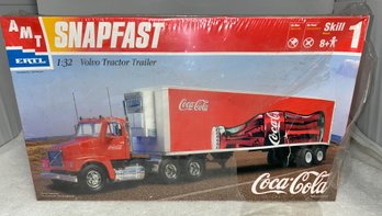 AMT Snapfast Coca-Cola Volvo Tractor Trailer 1:32 Model Kit