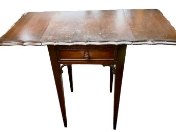 Antique Federal Style Hallway Table With Leafs