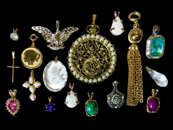 Lot Of 17 Vintage Pendants Gold And Silver Tones