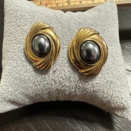 Gold And Onyx Pearl Vintage Post Earrings