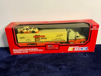 1993 Racing Champions Hooters 1:64 Scale Die-Cast Racing Team Transporter