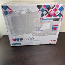 New Janome MOD-200 Computerized Sewing Machine