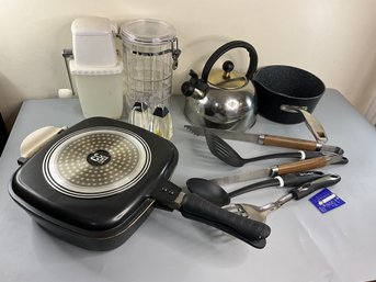 Mixed Kitchen/cookware Lot