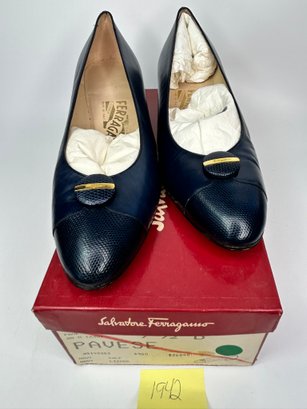Vintage Salvatore Ferragamo Pavese Closed Toe Shoes Womens Size 9.5, Navy, Italy