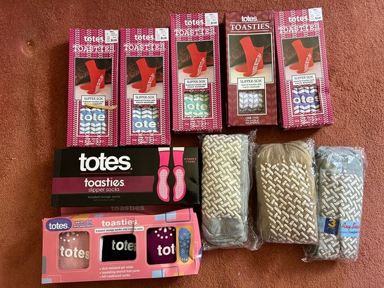 Lot Of Totes & Totes Like Socks- New In The Package