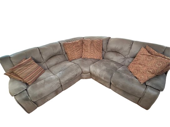 5 Cushion Sectional With 2 Built In Recliners