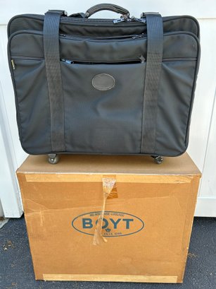 Boyt Mach II 325 Large Rolling Suit Case Luggage With Locks