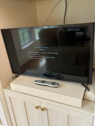 Samsung Low Profile Wide Screen 32' TV With Universal Remote- Works