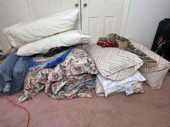 Mixed Bedding Lot- Pillows, Blankets