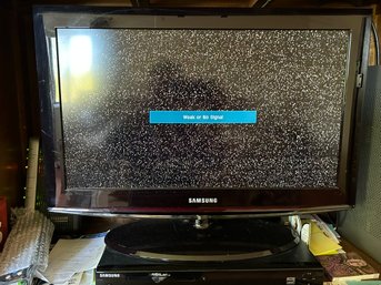Samsung 26' Flat Screen Tv With Remote