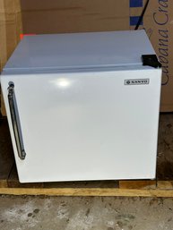 Sanyo Tabletop Mini Refrigerator And Freezer