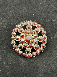 Beautiful Round Pin With Red Stones Marked 333 Gold