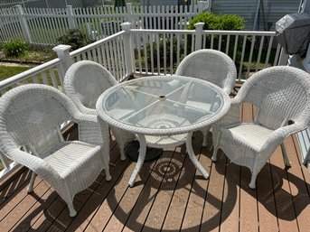 Hampton Bay 4' Round Patio Table And Chairs