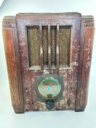 Vintage Silvertone Wood Tombstone Radio