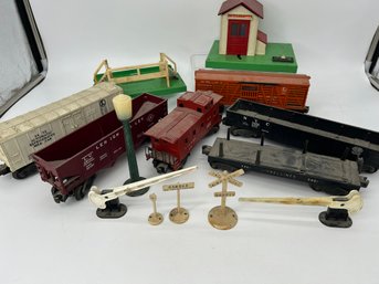 Vintage Lionel Train Cars, Parts & Pieces