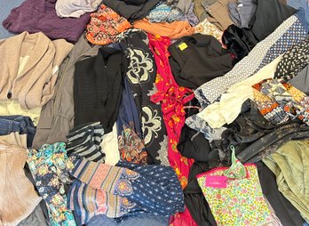 Lot Of Women's Size LARGE Clothing #3533