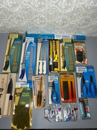 Lot Of 15 Shakespeare, Diamond, Meyerco, Lyman Knives, Tools, Fishing Supplies