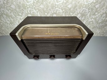 Vintage RCA Victor Table Top Tube Radio Model 2 X 621