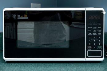 Mainstays 0.7 Cu Ft Compact Microwave