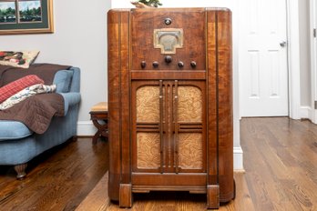 Antique Art Deco 1936 RCA Model 9K Console Radio