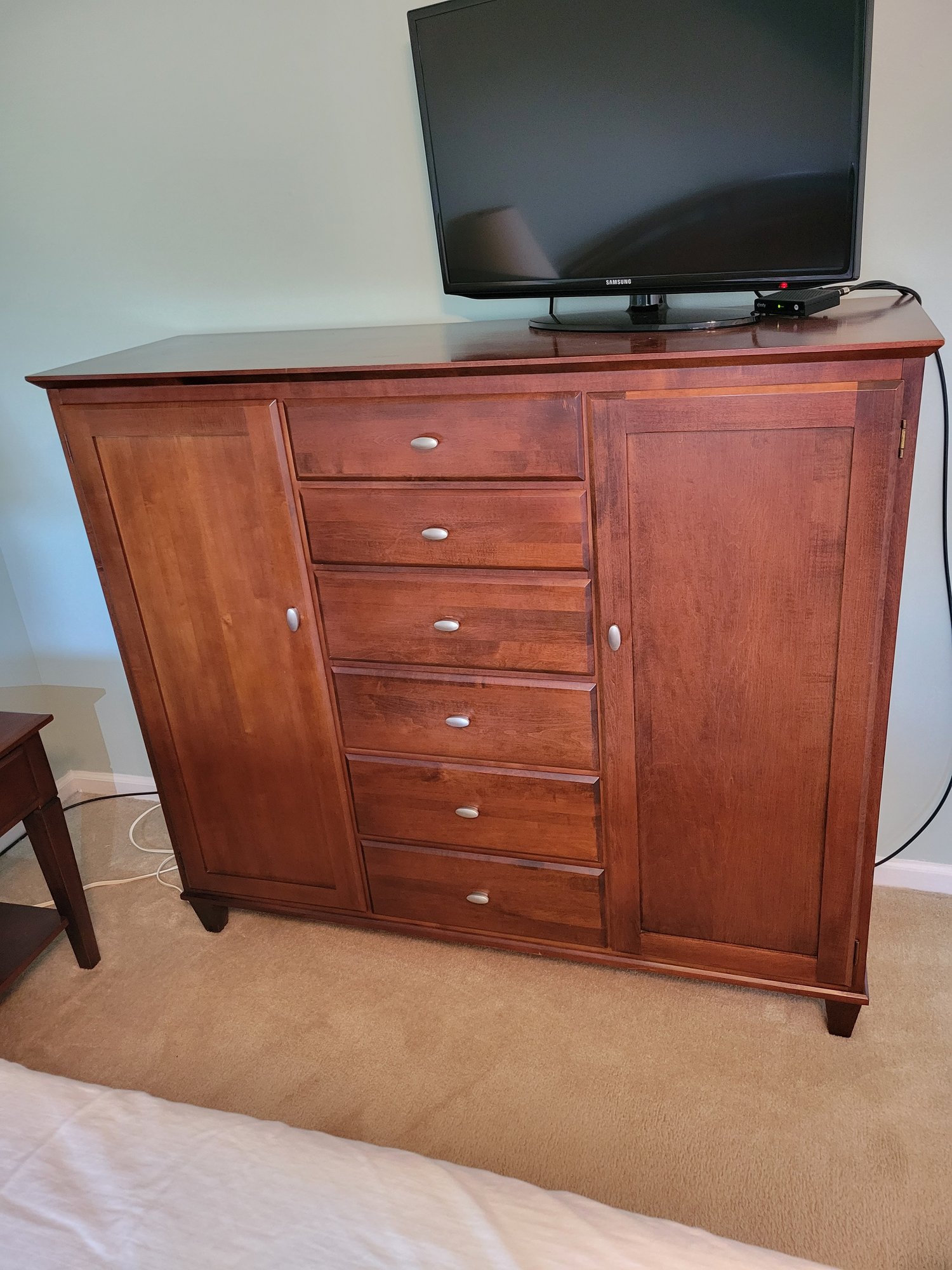 Ethan Allen Gentleman's Dresser. In EXCELLENT Condition. 1656959