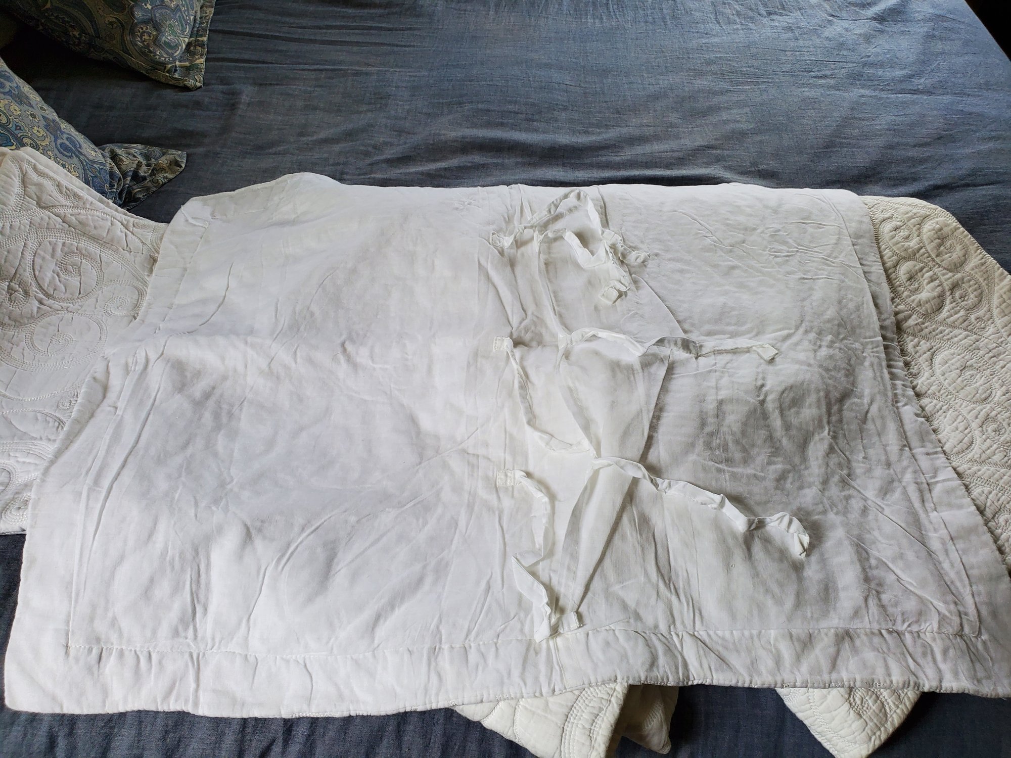 Tahari Home White Quilted Queen Bedspread Coverlet With Two Pillow