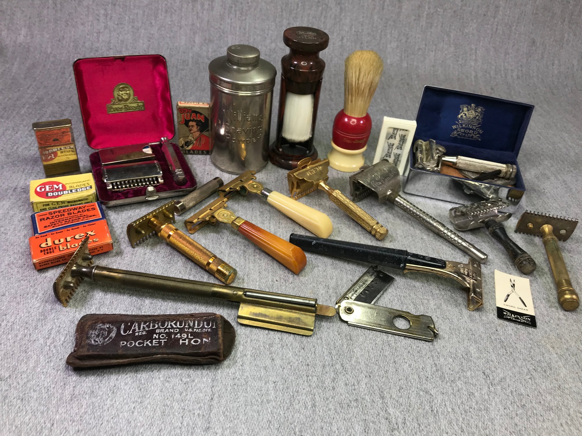 Amazing Collection Of Vintage 20s / 30s Shaving Items American