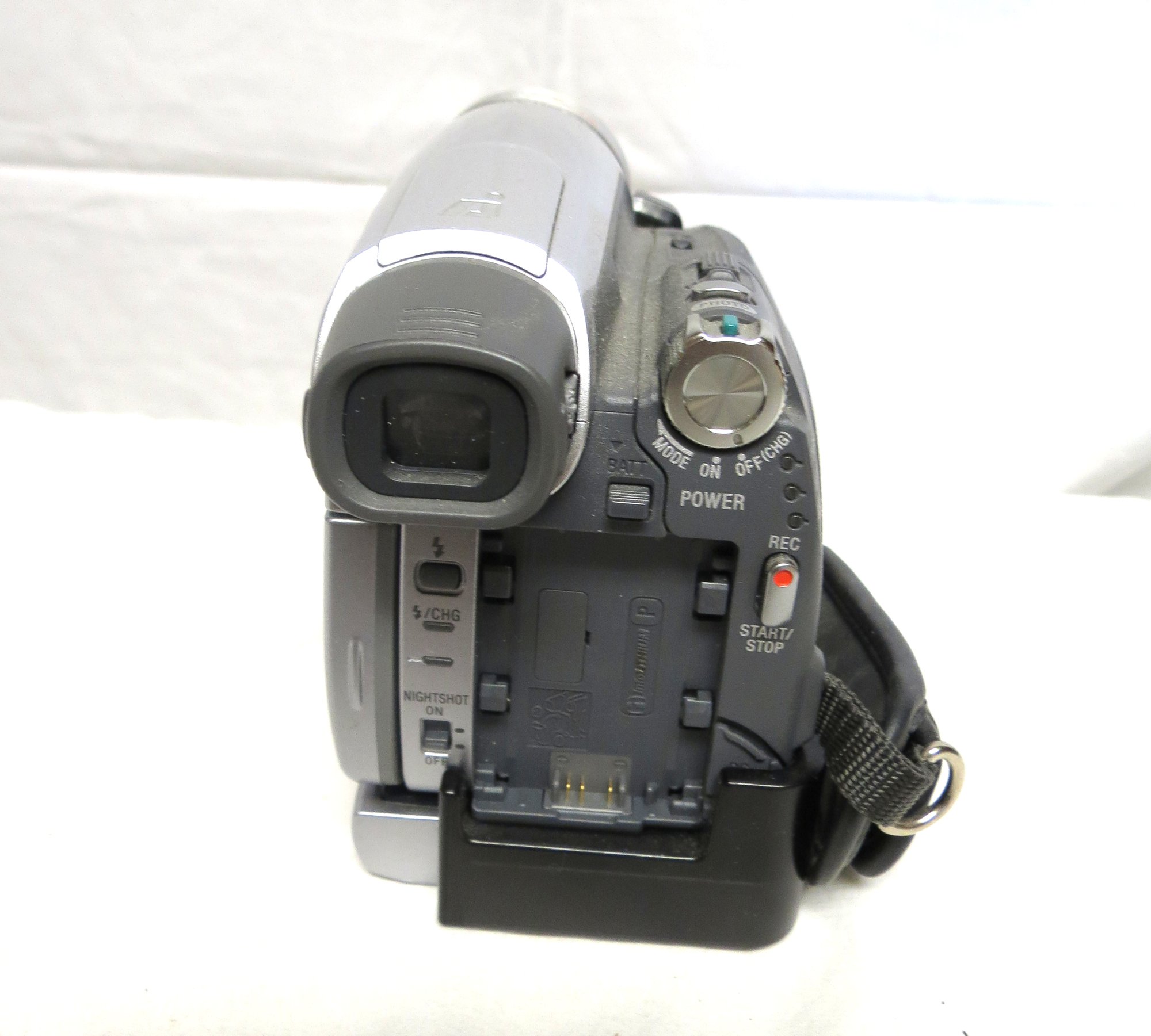 Sony Handycam Wide LCD DCR-HC96 With Zeiss Lens And Handycam Station  #1750035 | Auctionninja.com