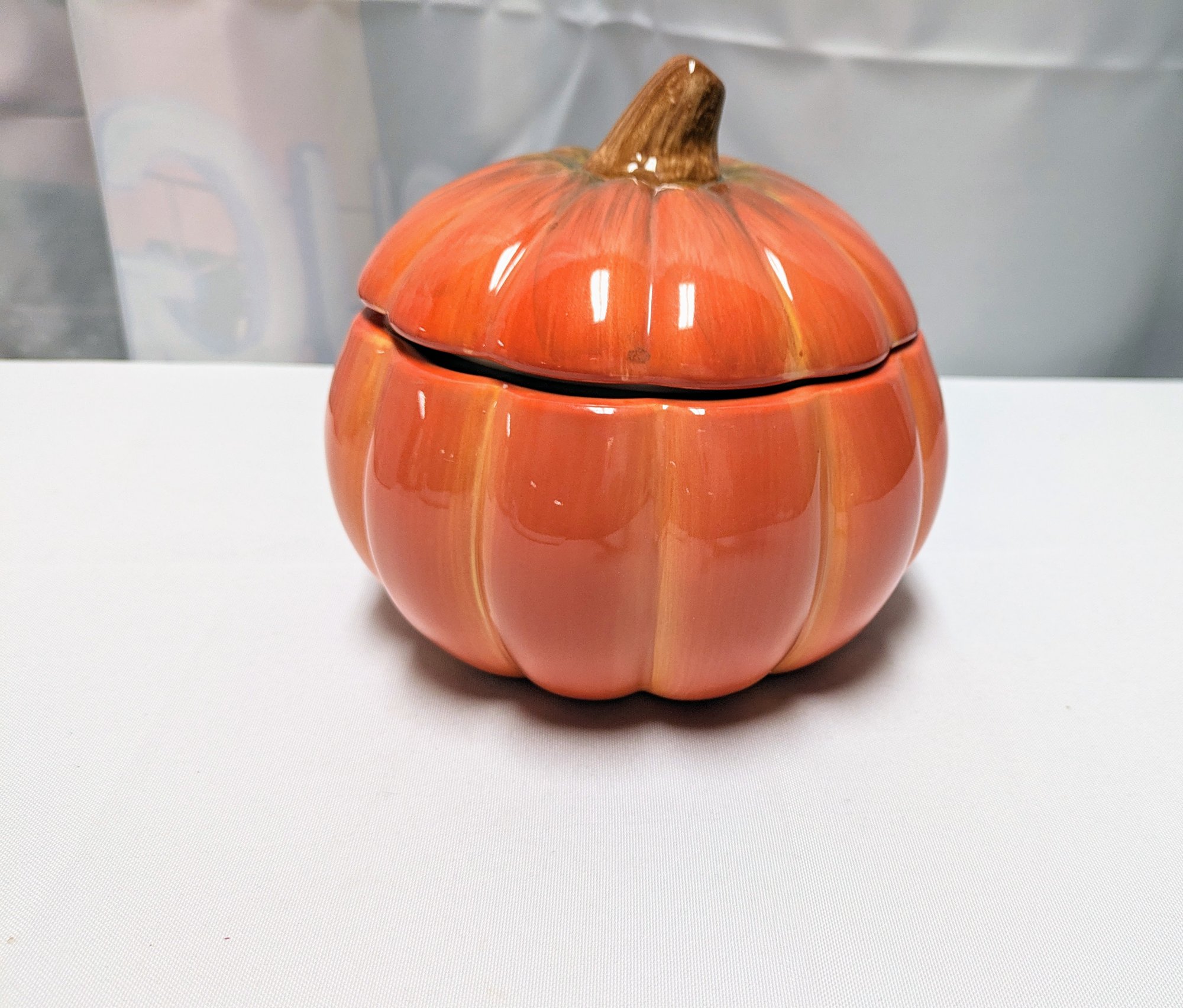 FTD Ceramic Lidded Pumpkin #1803043 | Auctionninja.com