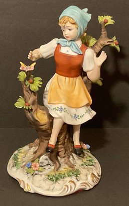 Capodimonte Figurine, Ester, Girl Sitting In Tree, Butterfly