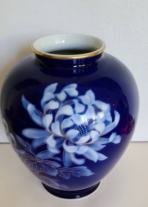 Fukagawa Vase Porcelain With Chrysanthemum Blossoms Japan Rare Find