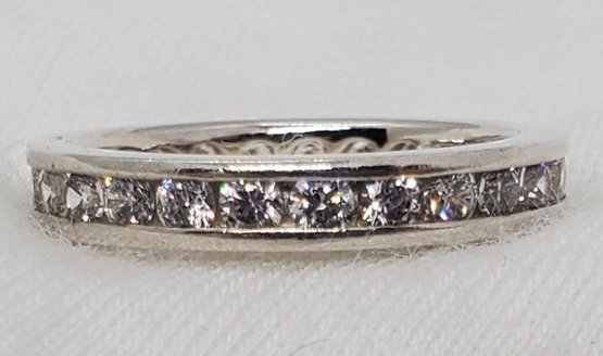 Vintage Sterling Silver Size 5 Anniversary Ring With Beautiful Surrounding CZ's ~ 2.67 Grams