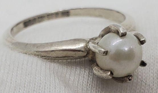 Vintage Sterling Silver Size 8 Sarah Coventry Faux Pearl Ring ~ 2.61 Grams