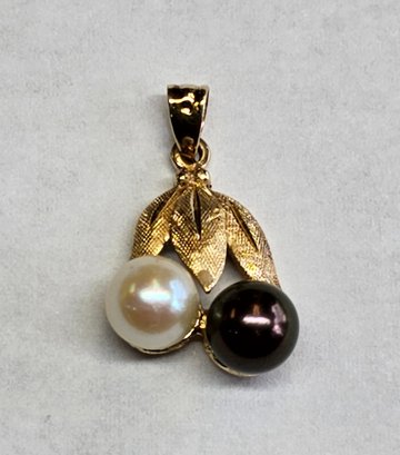 Beautiful 14k Double Pearl Pendant With Leaf Design