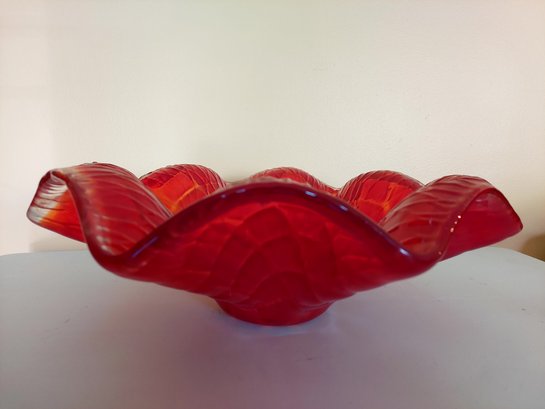 BEAUTIFUL RED SCALLOPED EDGE HEAVY GLASS BOWL