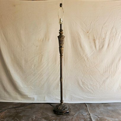 Attractive Floor Lamp With Matching Finial