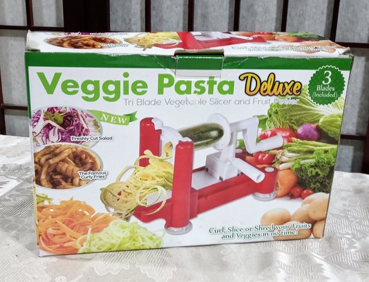 Veggie Pasta Deluxe - Ultimate Vegetable Spiralizer Vegetable Spiral Slicer Spiral Vegetable Slicer Tri-Blade